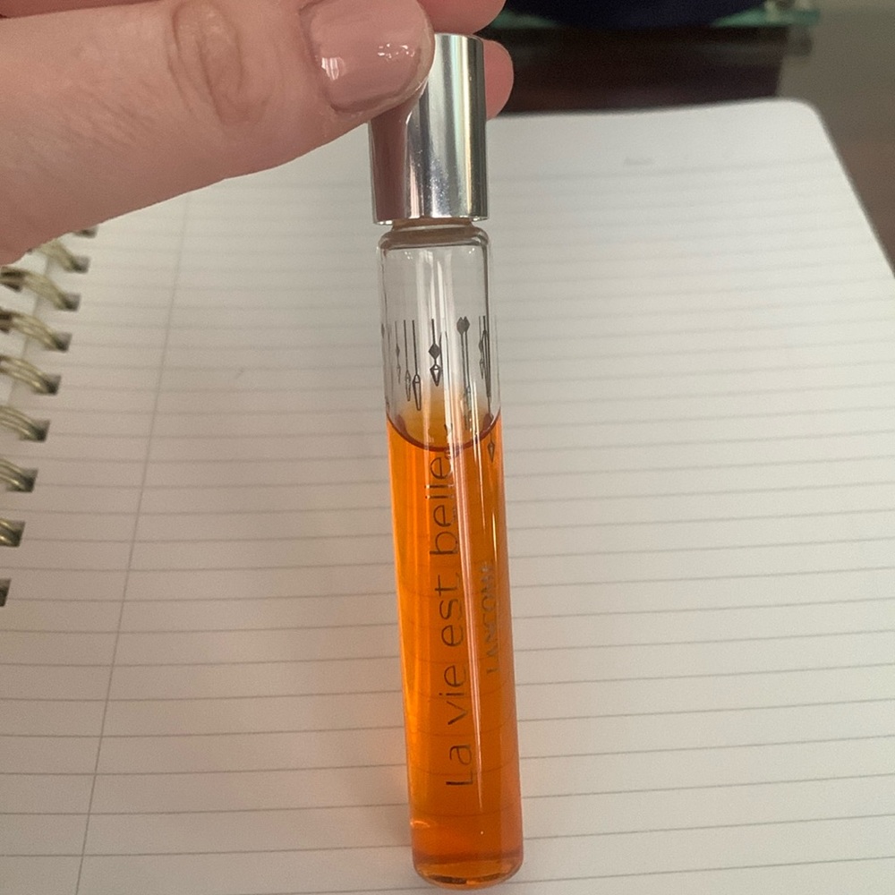 Lancôme La Vie est belle roll perfume